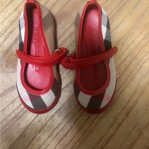 Burrberry toddler shoes size 23 (2-2.5) US size only worn once